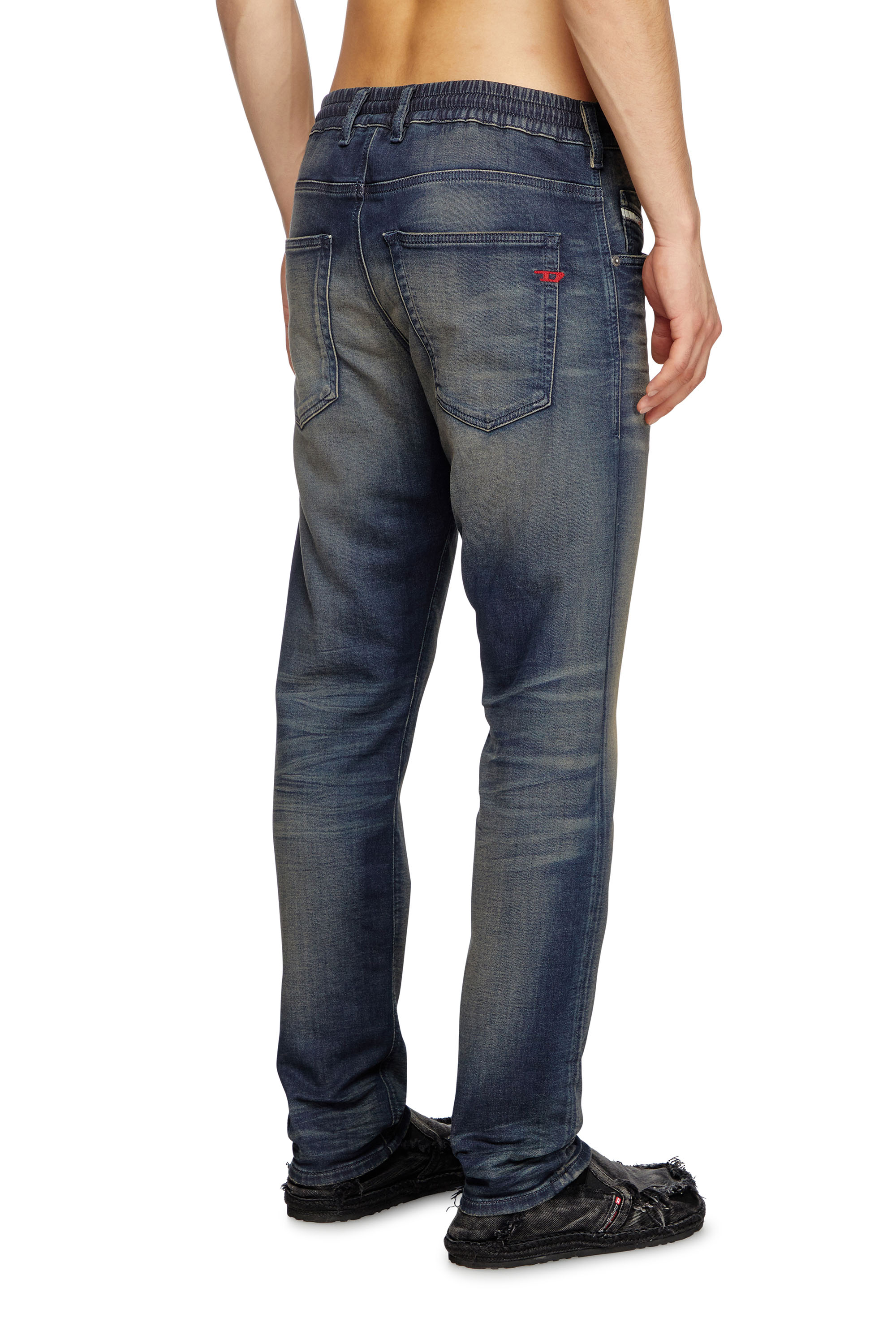 Diesel - Regular 2032 D-Krooley Joggjeans® 068PM Homme, Bleu Foncé - Image 4