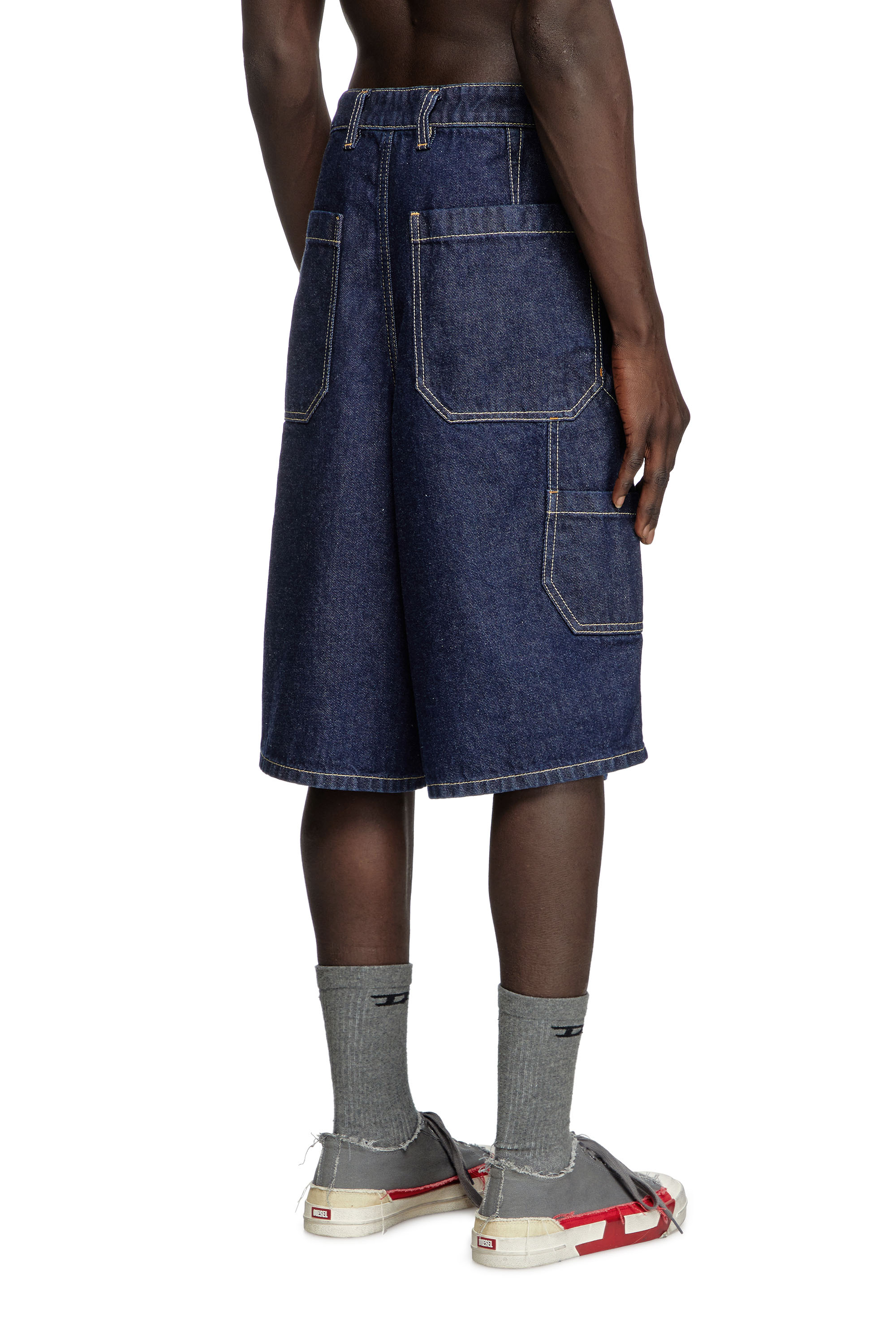 Diesel - D-LIVERY-SHORT, Short utility en denim délavé effet épuré Homme in Bleu - 2