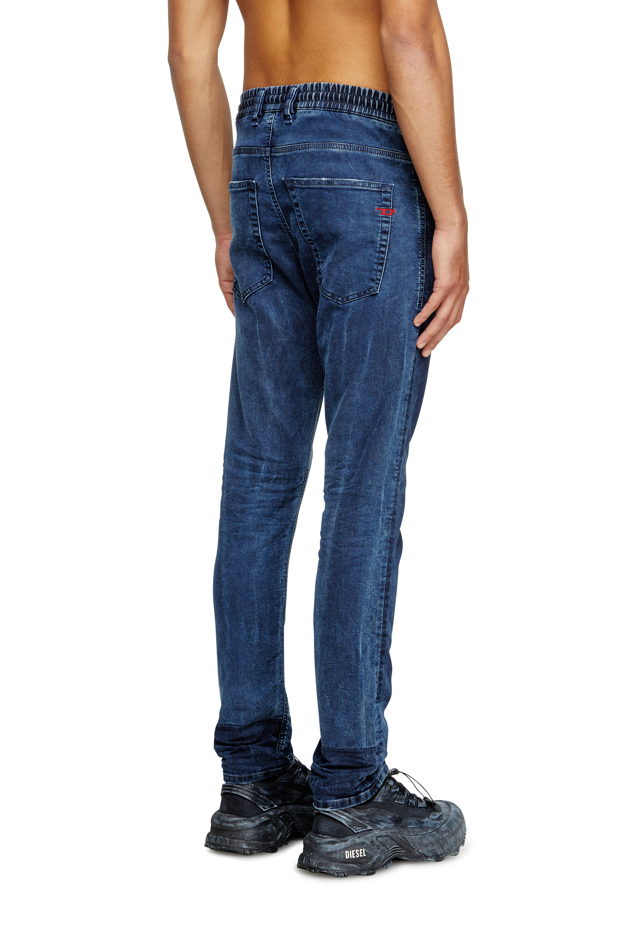 Diesel - Regular 2032 D-Krooley Joggjeans® 09M36 Homme, Bleu Foncé - Image 4
