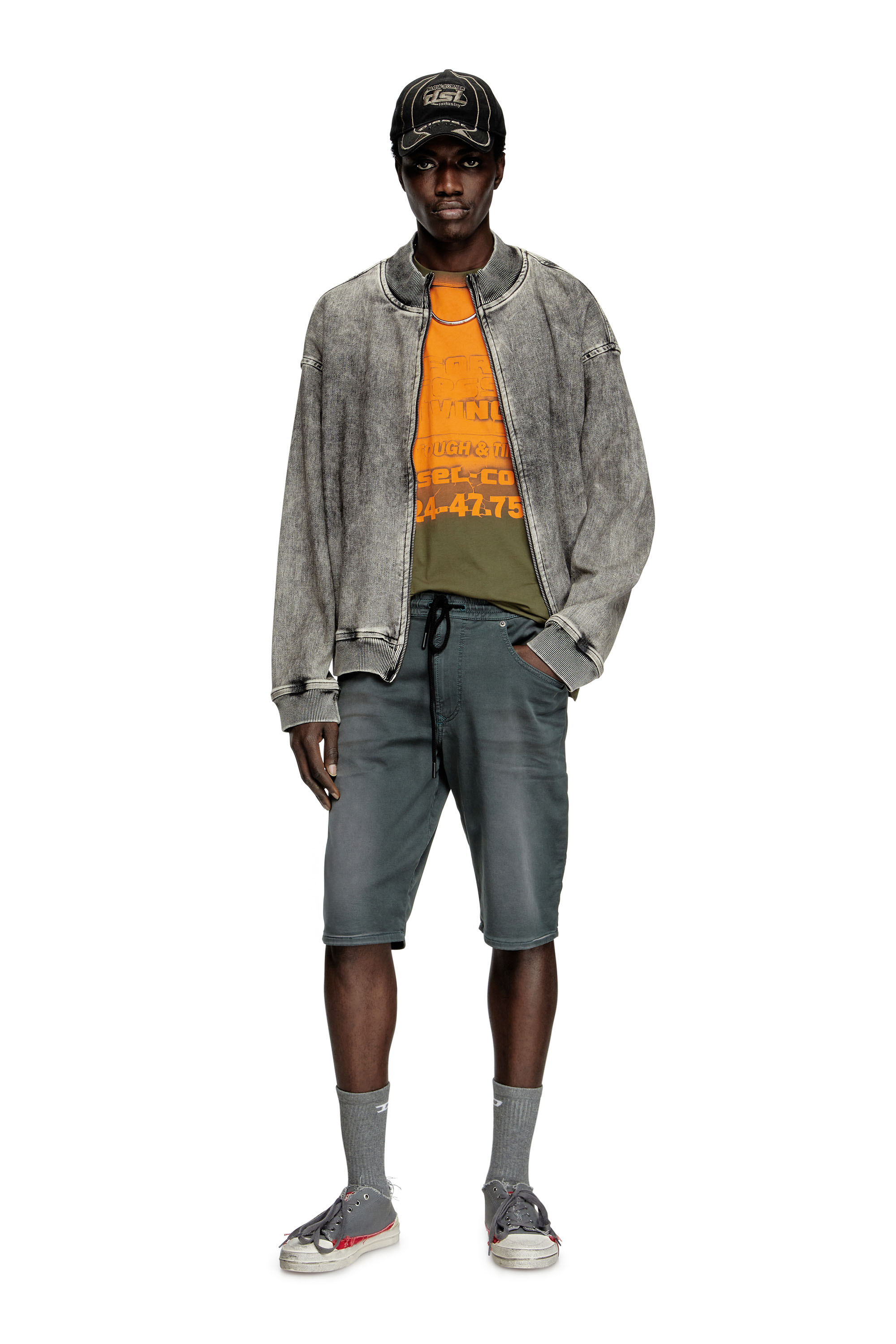Diesel - 2033 D-KROOLEY-SHORT JOGG, Short chino en JoggJeans Homme in Gris - 4