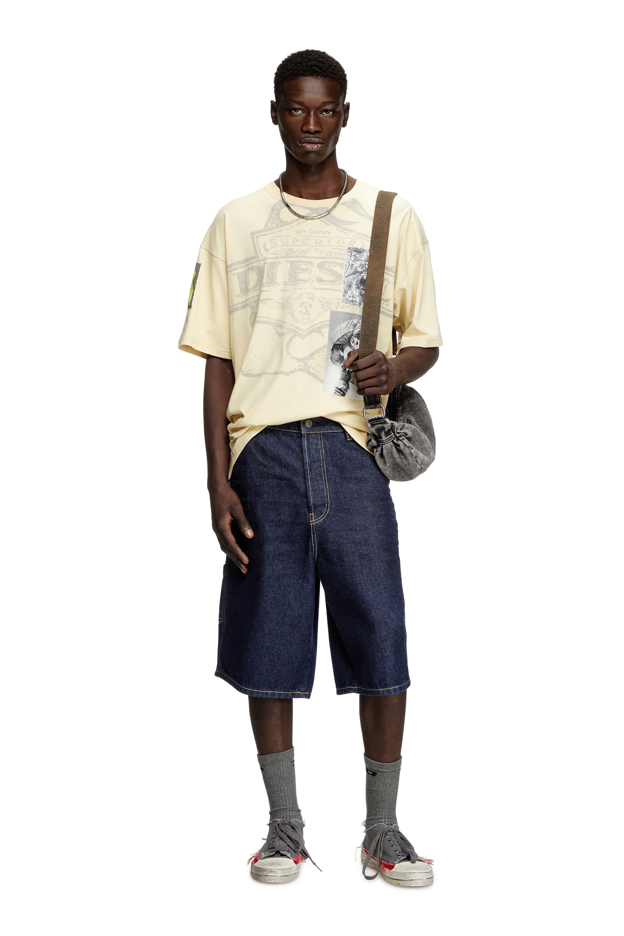 Diesel - D-LIVERY-SHORT, Short utility en denim délavé effet épuré Homme in Bleu - 3